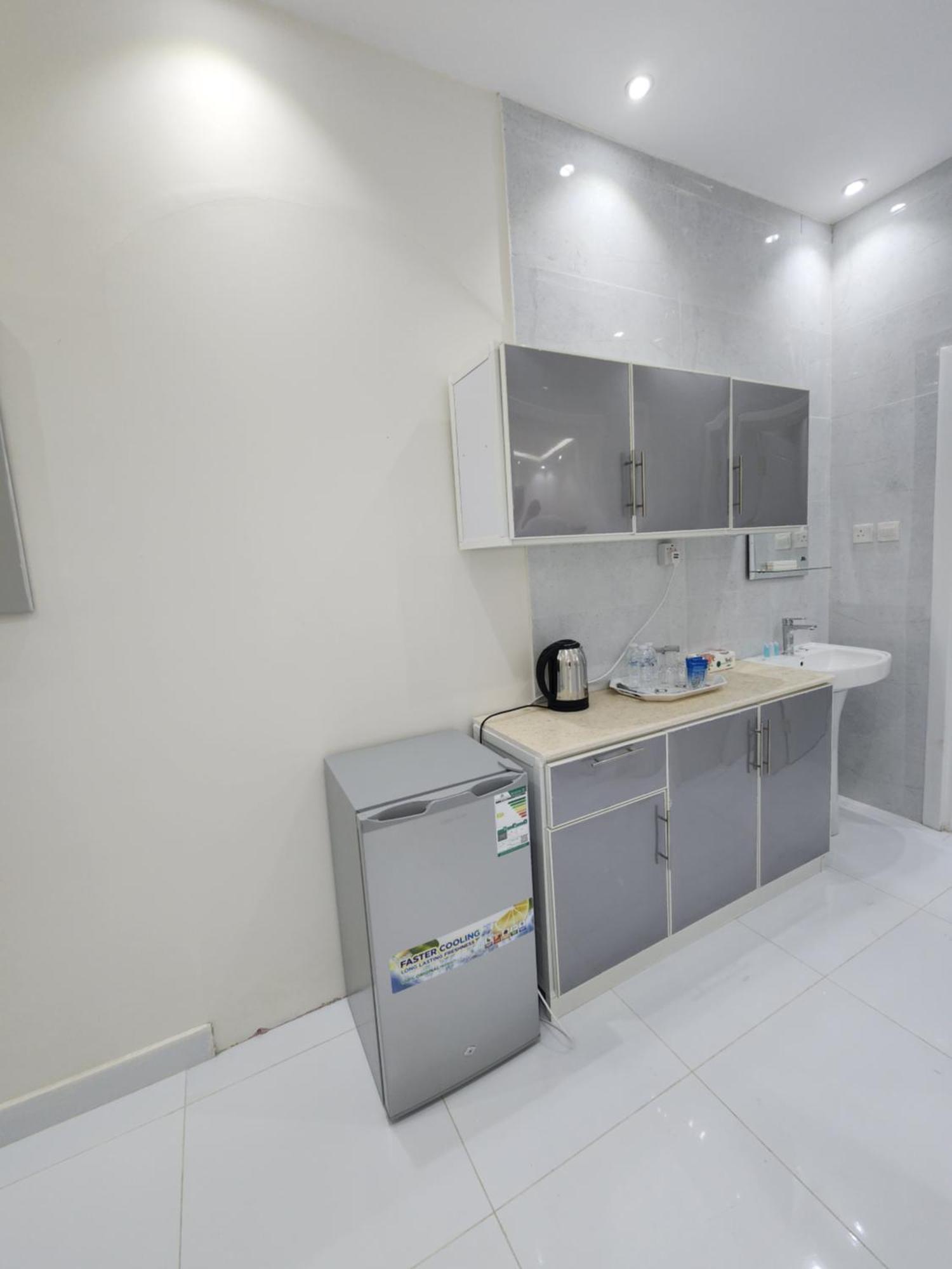 Yaqoot Al Madina Suites Al Awali Екстер'єр фото
