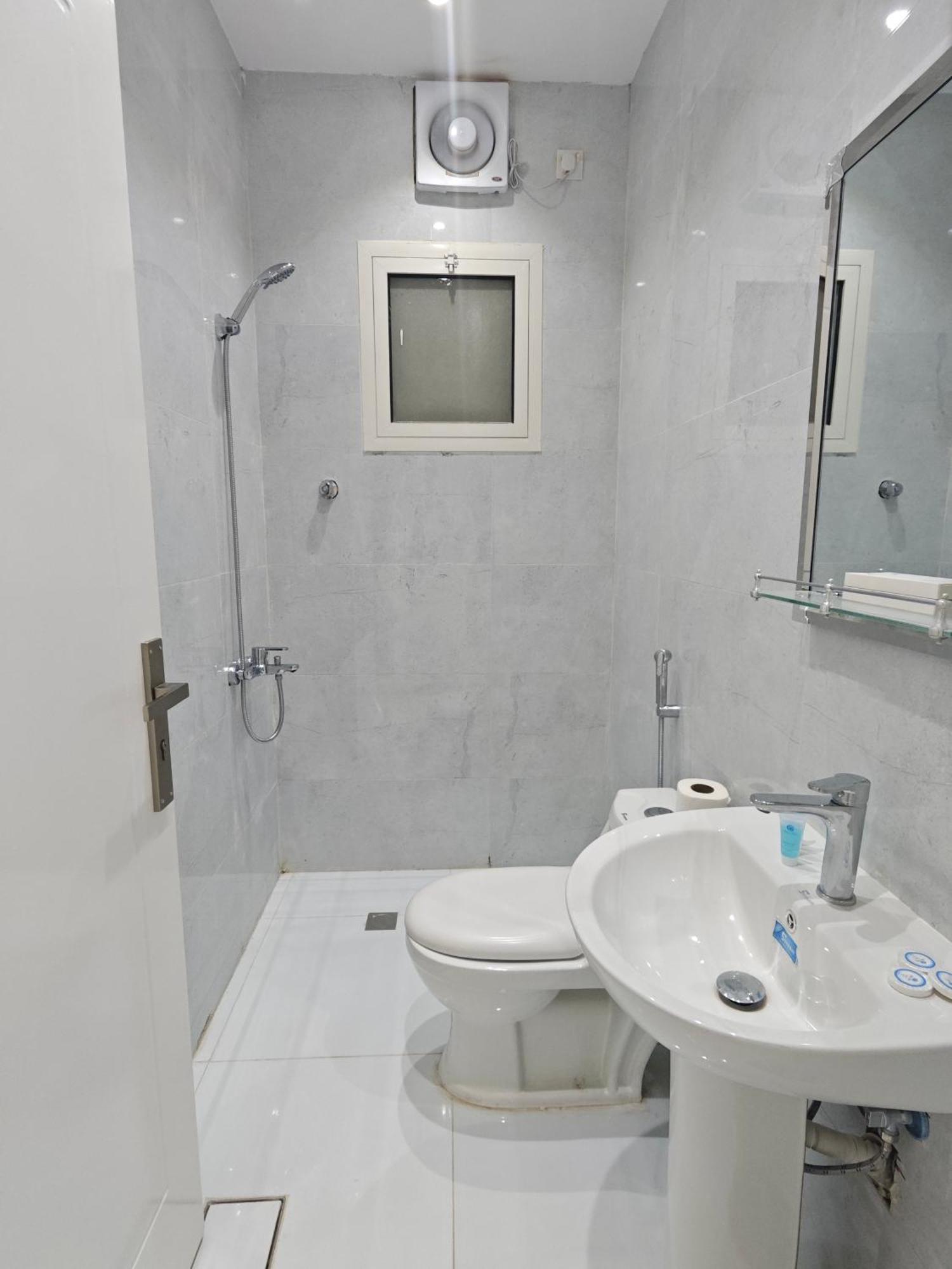 Yaqoot Al Madina Suites Al Awali Екстер'єр фото