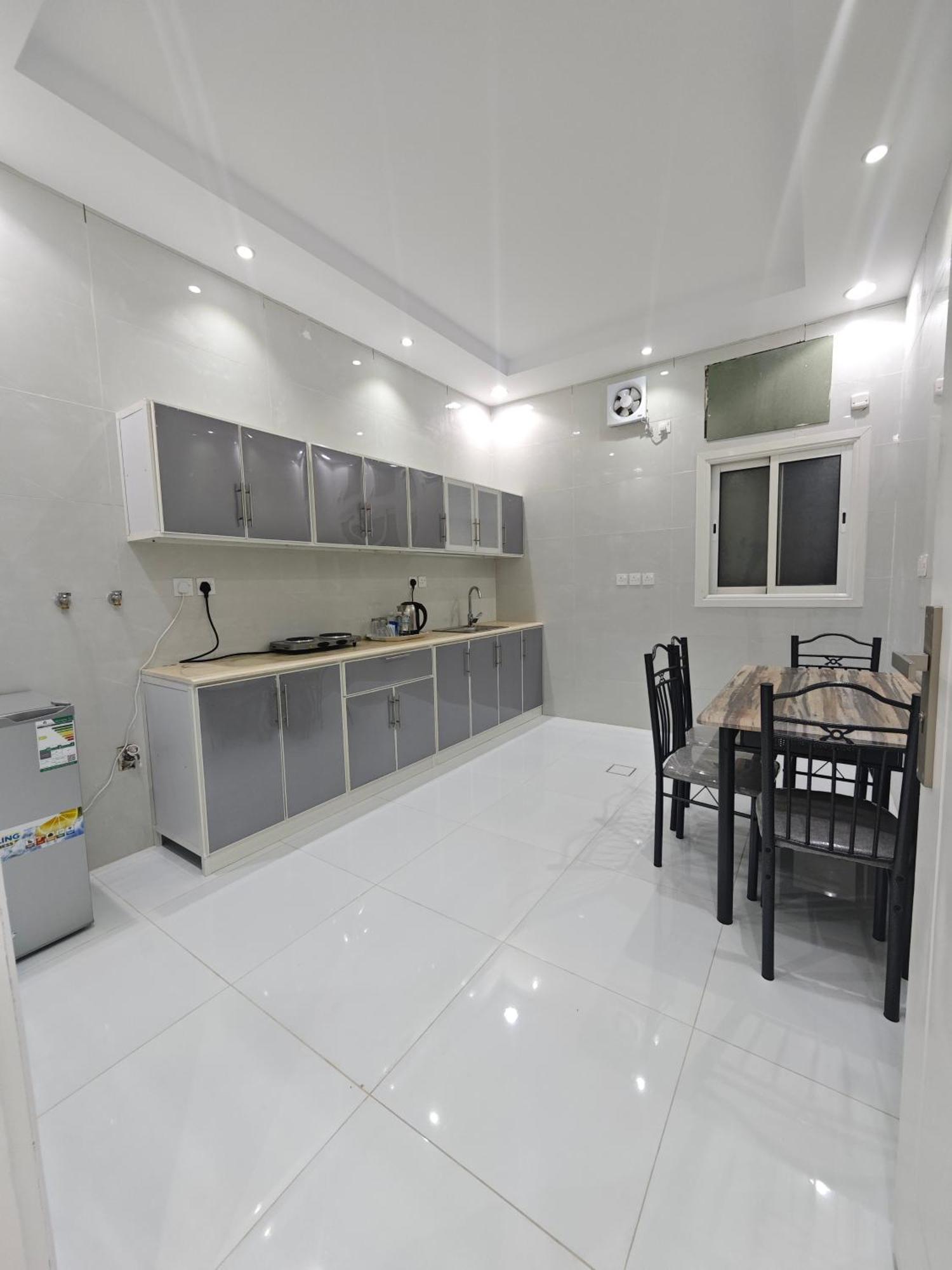 Yaqoot Al Madina Suites Al Awali Екстер'єр фото